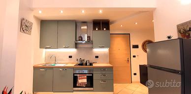 AMPIO BILOCALE vicino mare e servizi