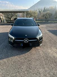 Classe A 180 automatica . Sport black night