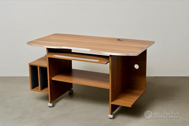 Scrivania in laminato noce con ruote