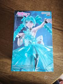 Hatsune Miku figure Bandai 28 cm nuova 