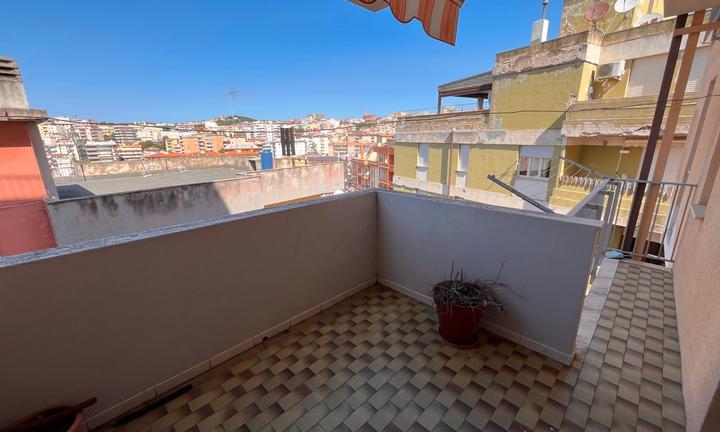 Semi ristrutturato e semi arredato - NO AGENZIE