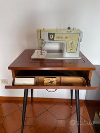 Macchina da cucire Singer 418 con mobiletto