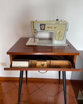 Macchina da cucire Singer 418 con mobiletto