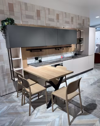 Cucina design bianco/legno + tavolo - esposizione