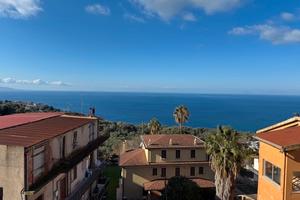 Ampio appartamento a Palmi con vista mozzafiato