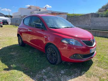 Lancia Ypsilon 1.0 FireFly 5 porte S&S Hybrid Albe