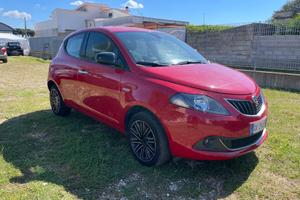 Lancia Ypsilon 1.0 FireFly 5 porte S&S Hybrid Albe