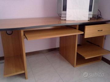Grande scrivania,porta tastiera,pc,stampante,legno