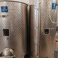 Serbatoi semprepieni in acciaio inox per vino