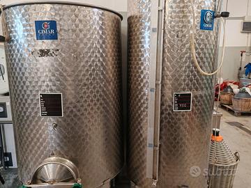 Serbatoi semprepieni in acciaio inox per vino