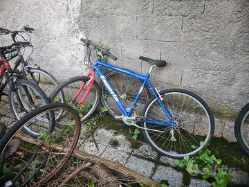 4 biciclette da sistemare pronte per il ritiro