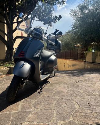 Vespa GTS 300 Super Sport  2021