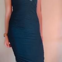 vestito lunghezza media, attillato, nero e elgante