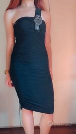 vestito lunghezza media, attillato, nero e elgante