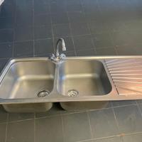 Lavello da cucina in acciaio inox