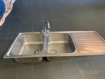 Lavello da cucina in acciaio inox