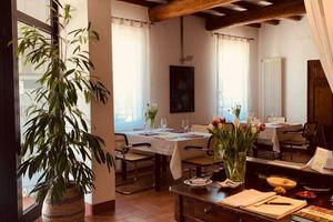 SPLENDIDA VILLA TOTALMENTE IMMERSA NEL VERDE ADIBI