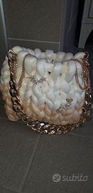 Borsa artigianale fatta.a mano in filato mashmallo