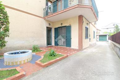 3 LOCALI A SAN NICOLA LA STRADA