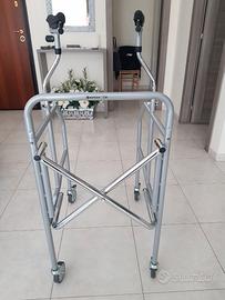 Carrello per deambulare