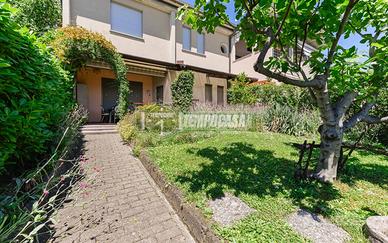 VILLETTA A SCHIERA SU UNICO LIVELLO CON GIARDINO,