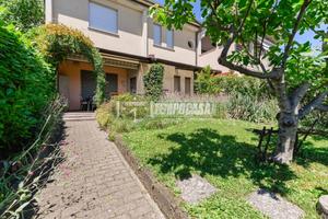 VILLETTA A SCHIERA SU UNICO LIVELLO CON GIARDINO,