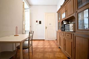 Quadrivano Ampio con Balconi e P. Auto