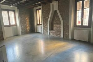 Luminoso Ufficio/Locale 250mq, doppi ingressi