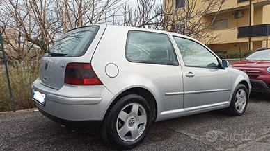 VOLKSWAGEN Golf IV serie - 2000