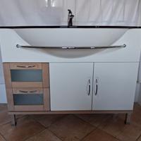 mobiletto del bagno con lavandino di design