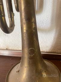 Tromba in ottone con stemma