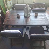 Tavolo in legno Hillestorp più poltrone e cuscini