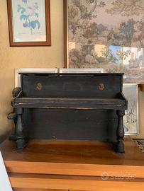 Pianoforte giocattolo d’epoca