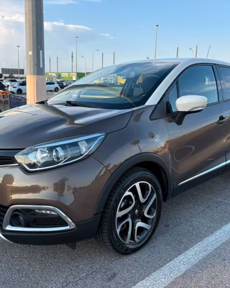 RENAULT CAPTUR 1.5 dci RUNWAY 8/2015