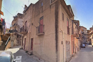 2 Case indipendenti con annesso garage