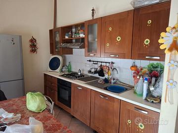 Vendó cucina tavola frigorifero e armadio