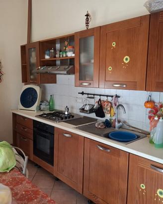 Vendó cucina tavola frigorifero e armadio