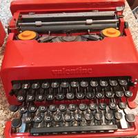 macchina da scrivere Olivetti modello Valentine