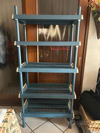 Scaffale di plastica