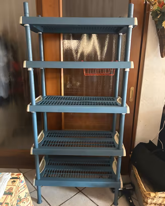 Scaffale di plastica