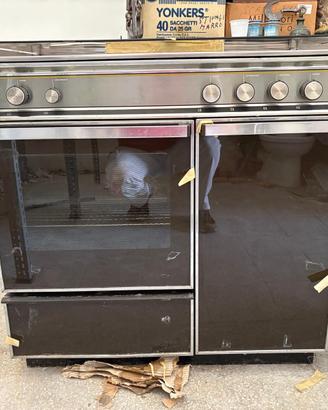 cucina in acciaio a gas
