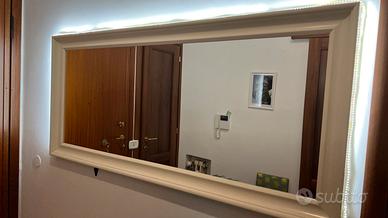 Specchio con cornice in legno bianca laccata
