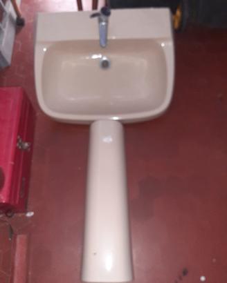 Lavandino a colonna 