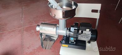 Attrezzatura completa per la conserva del pomodoro