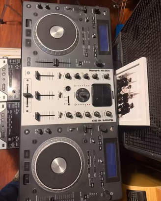 Numark Mixdeck
