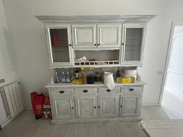 Vetrina e letto a castello