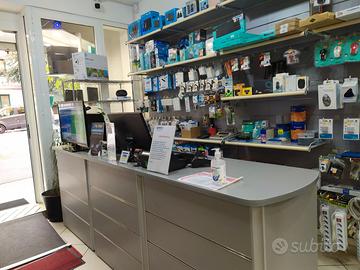 Vedesi negozio telefonia informatica