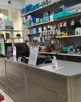 Vedesi negozio telefonia informatica