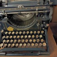 macchina da scrivere Underworld con custodia 