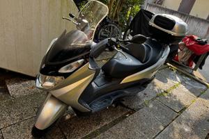 Suzuki Burgman 150 - Km 5600 anno 2004